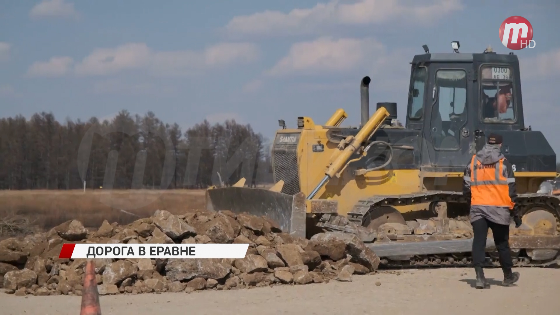 В Еравнинском районе начался долгожданный капитальный ремонт региональной дороги